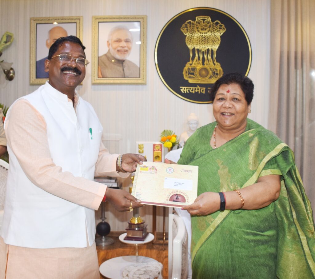 राज्यपाल सुश्री उइके को संस्कृति मंत्री भगत ने राष्ट्रीय आदिवासी नृत्य महोत्सव और राज्योत्सव के लिए निमंत्रण दिया
