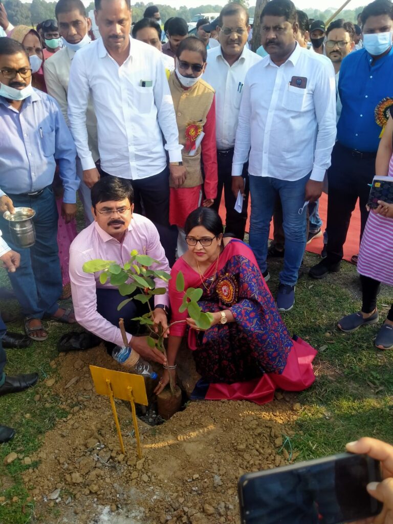 पौधों के रोपण के बाद उसका संरक्षण और संवर्धन हमारी महत्वपूर्ण जिम्मेदारी – कलेक्टर