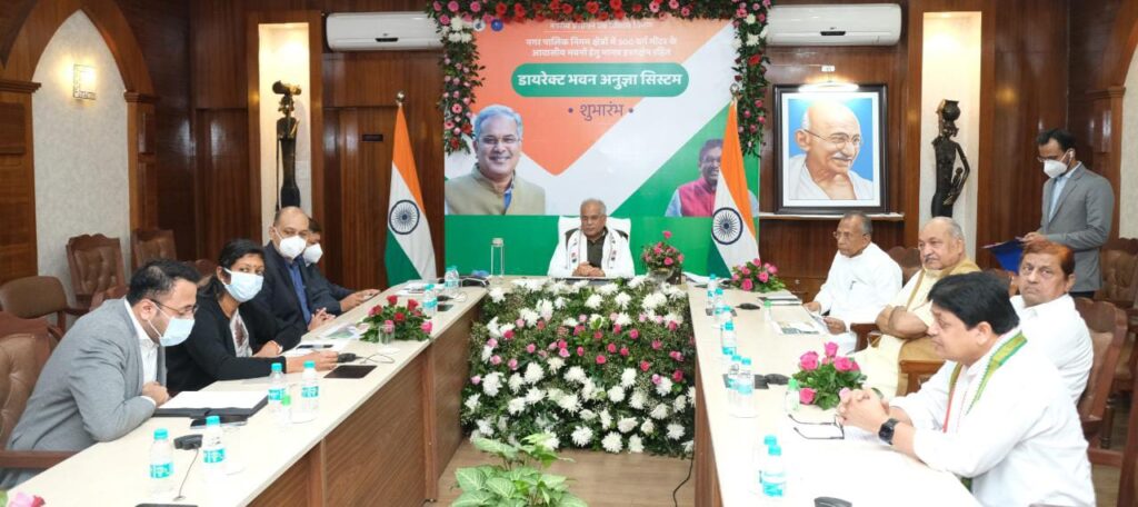 रायपुर में कोविड को लेकर मुख्यमंत्री  बघेल ने ली आपात बैठक