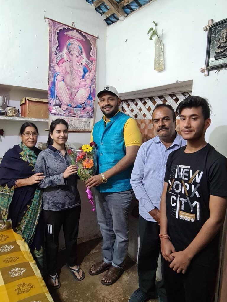 प्रबल प्रताप सिंह जूदेव के पहल पर यूक्रेन से घर पहुंची प्रगति मिश्रा, प्रगति के घर जाकर उनका स्वागत कर, यूक्रेन के हालात के बारे में जानकारी लिया, प्रगति ने भी मुख्य रूप से प्रबल जूदेव जी को धन्यवाद दिया,