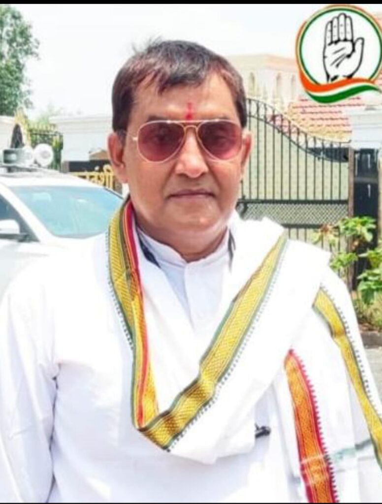 पीसीसी प्रदेश अध्यक्ष मोहन मरकाम के मार्गदर्शन पर मस्तूरी विधानसभा  में डिजिटल सदस्यता अभियान जोरों से