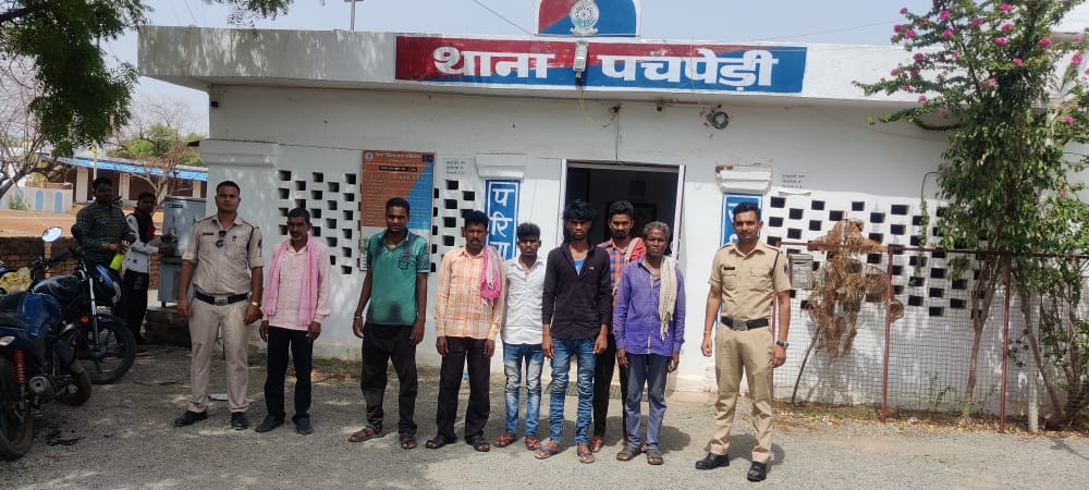 थाना पचपेड़ी द्वारा आज कांबिग गस्त में थाना पचपेड़ी पुलिस की कार्यवाही •