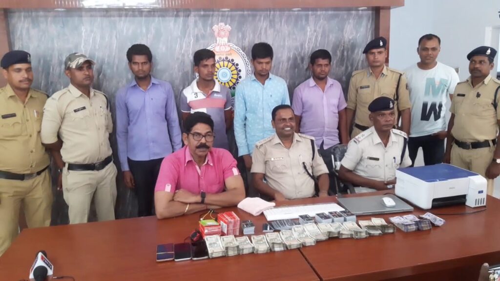 किसानो का आधार कार्ड प्राप्त कर फर्जी तरीके से एटीएम जारी कर किसान सम्मान निधि का रकम निकालने वाले गिरोह के 4 आरोपी गिरफ्तार