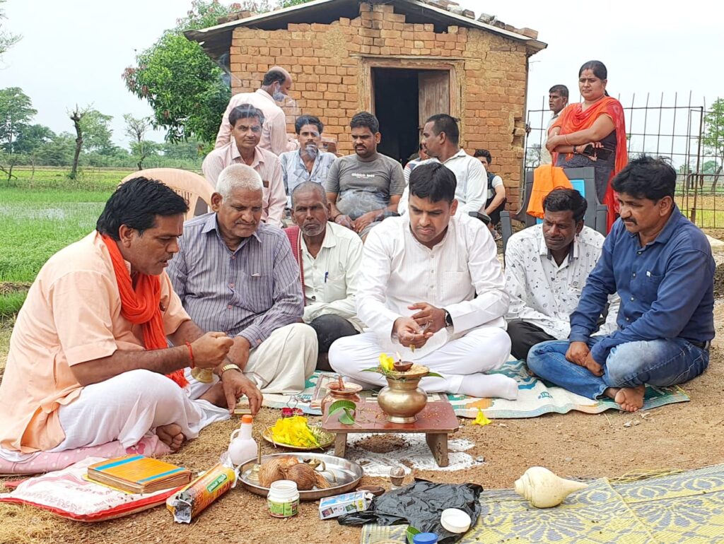 सभापति ने किया भूमिपूजन.. कहा की जिला पंचायत क्षेत्र का विकास व समस्याओं का हल ही मेरी प्राथमिकता..