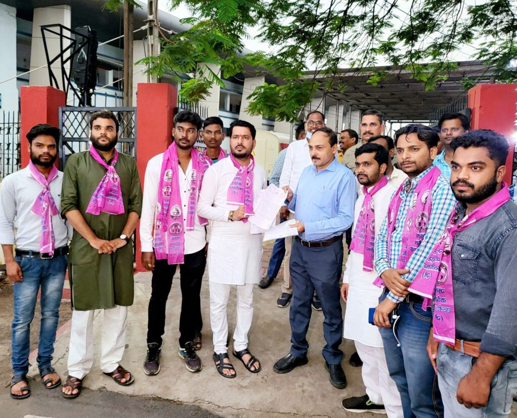 लगातार ट्रेनें रद्द, यात्री हलाकान, जोगी कांग्रेस ने सौंपा रेलवे बोर्ड अध्यक्ष के नाम ज्ञापन