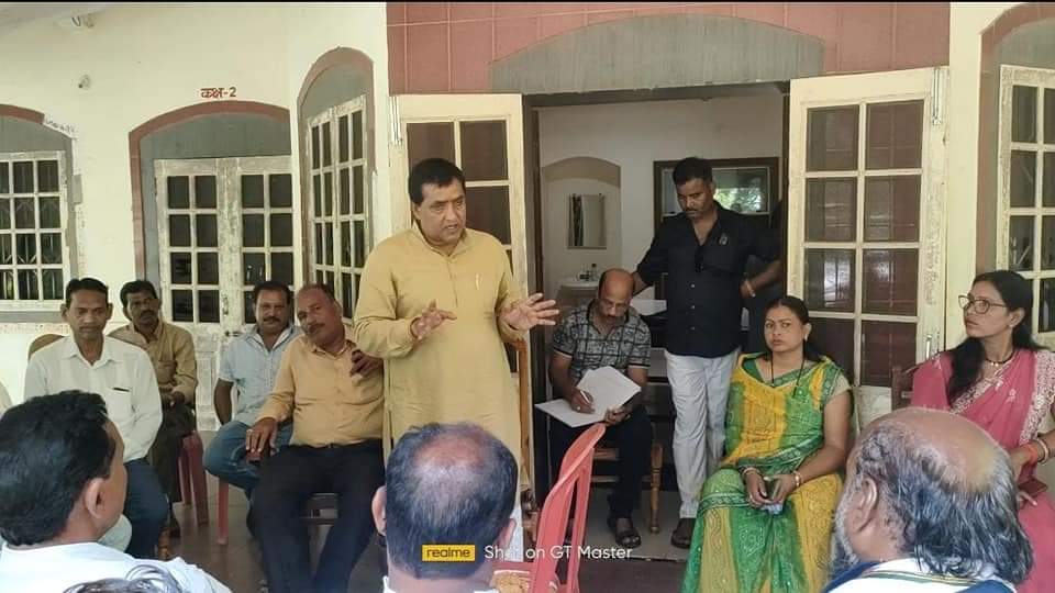 ब्लॉक कांग्रेस कमेटी मस्तुरी के कार्यकारिणी की बैठक पचपेड़ी विश्राम गृह में ब्लॉक अध्यक्ष के अगुवाई में संपन्न।