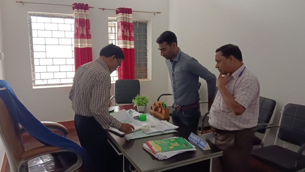 पामगढ़ में 25 अधिकारी कर्मचारी समय पर नही पहॅुचे कार्यालय, शोकाज नोटिस जारी, संतुष्टी पूर्ण जवाब नही मिलने पर होगी कड़ी कार्यवाई