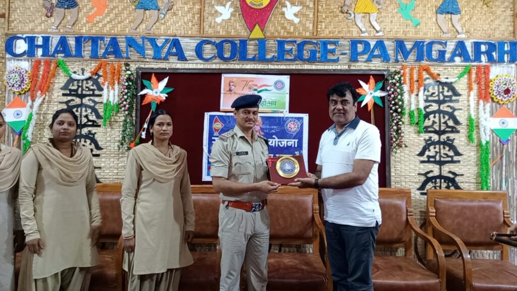 चैतन्य विज्ञान एवं कला महाविद्यालय में अभिव्यक्ति एप की दी गई जानकारी..