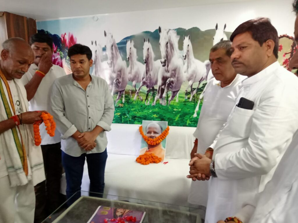 ब्लॉक कांग्रेस कमेटी मस्तुरी द्वारा भानुप्रतापपुर कांग्रेस विधायक छत्तीसगढ़ विधानसभा के उपाध्यक्ष मोहन मंडावी जी को श्रदधांजलि अर्पित किया …