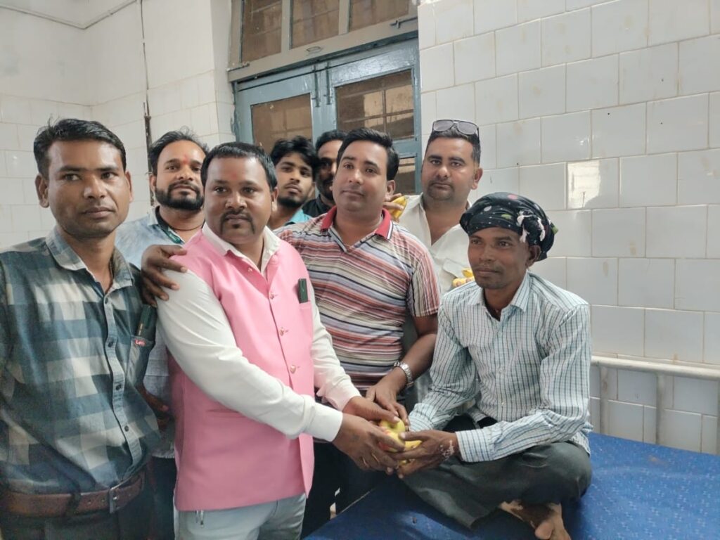 सरयू प्रसाद पूरे ब्लॉक अध्यक्ष जनता कांग्रेस छत्तीसगढ़ जे के जन्मदिन पर पामगढ़ हॉस्पिटल में मरीजो एवं गर्ववती महिलाओं को फल वितरण किया गया