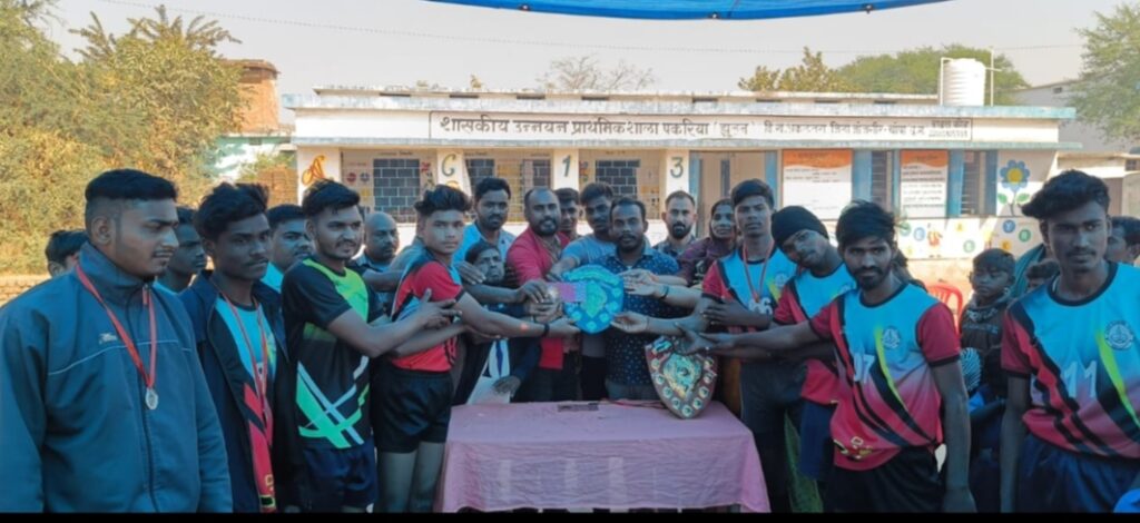 पकरिया झूलन में दो दिवसीय कबड्डी प्रतियोगिता में देव किरारी ने फायनल जीता