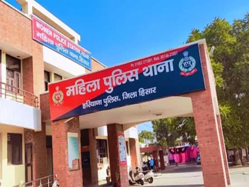 स्कूल के चपरासी ने 11 साल के छात्रा को लड्डू देने के बहाने कर दिया दुष्कर्म…