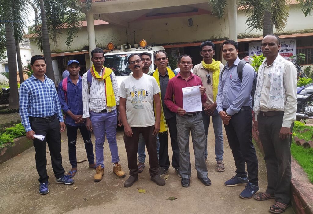 सर्व आदिवासी समाज पामगढ़ के द्वारा अनुसूचित जनजातियों के लिए व्यावसायिक दूकान आरक्षित करने की मांग की गई*