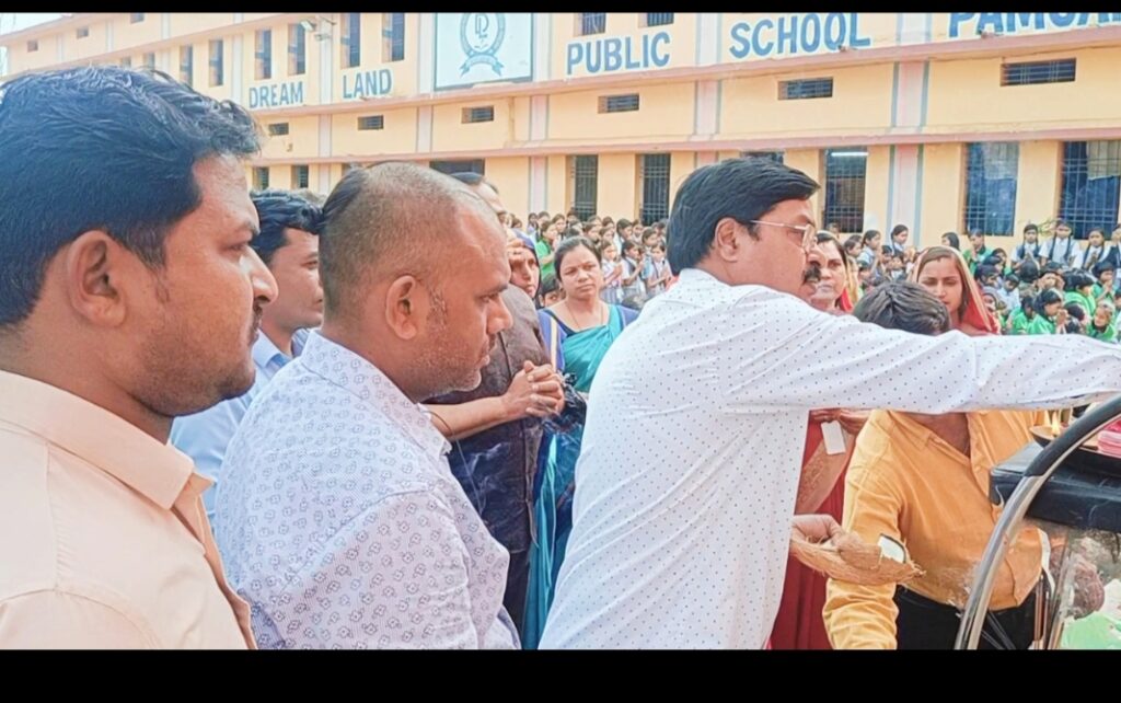 विद्यानिकेतन उ मा विद्यालय एवं ड्रीमलैंड पब्लिक स्कूल पामगढ़ में बसंत पंचमी, मातृपितृ दिवस का कार्यक्रम आयोजित किया गया