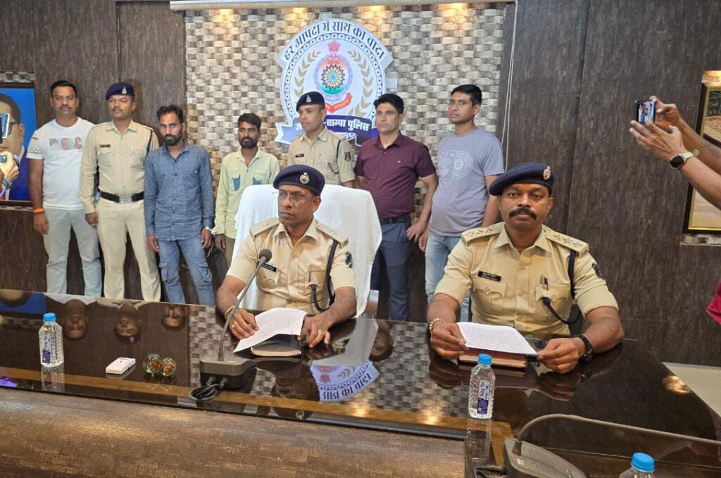 थाना बिर्रा क्षेत्र के ग्राम करही के पास महानदी में बंद बोरी में मिले लाश के मामले में 02 आरोपियों को किया गया गिरफ्तार