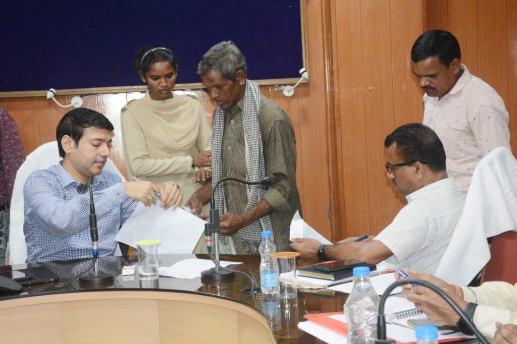 जनदर्शन में पहुंचे जनसामान्य ने बताई अपनी समस्याएं जनदर्शन में कुल 178 आवेदन हुए प्राप्त