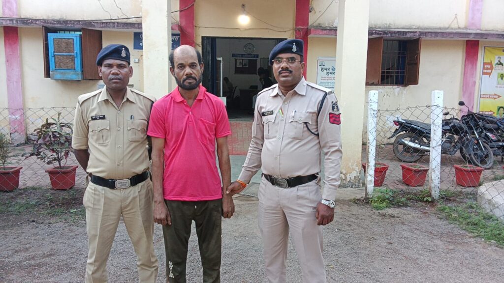 घर अंदर घुसकर छेड़छाड़ करने वाला आरोपी गिरफ्तार थाना पामगढ़ पुलिस की कार्यवाही