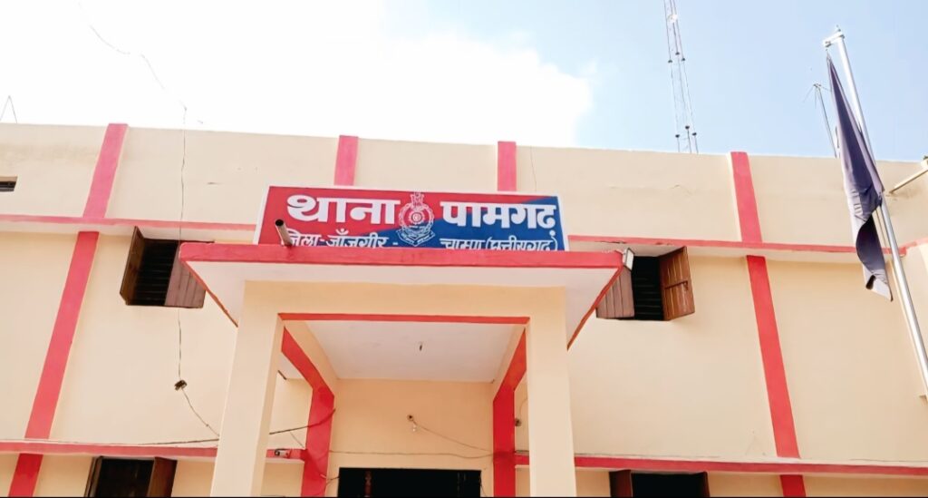 पामगढ़ थाना क्षेत्र में हाई स्पीड बाइक में खुलेआम हो रहा है अवैध शराब की तस्करी