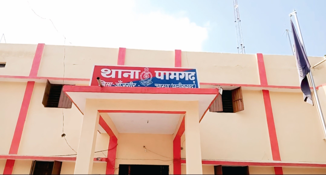 पामगढ़ थाना क्षेत्र में हाई स्पीड बाइक में खुलेआम हो रहा है अवैध शराब की तस्करी