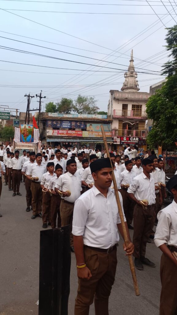 जांजगीर में संघ का घोष पथ संचलन संपन्न, नगरवासियों ने किया स्वागत