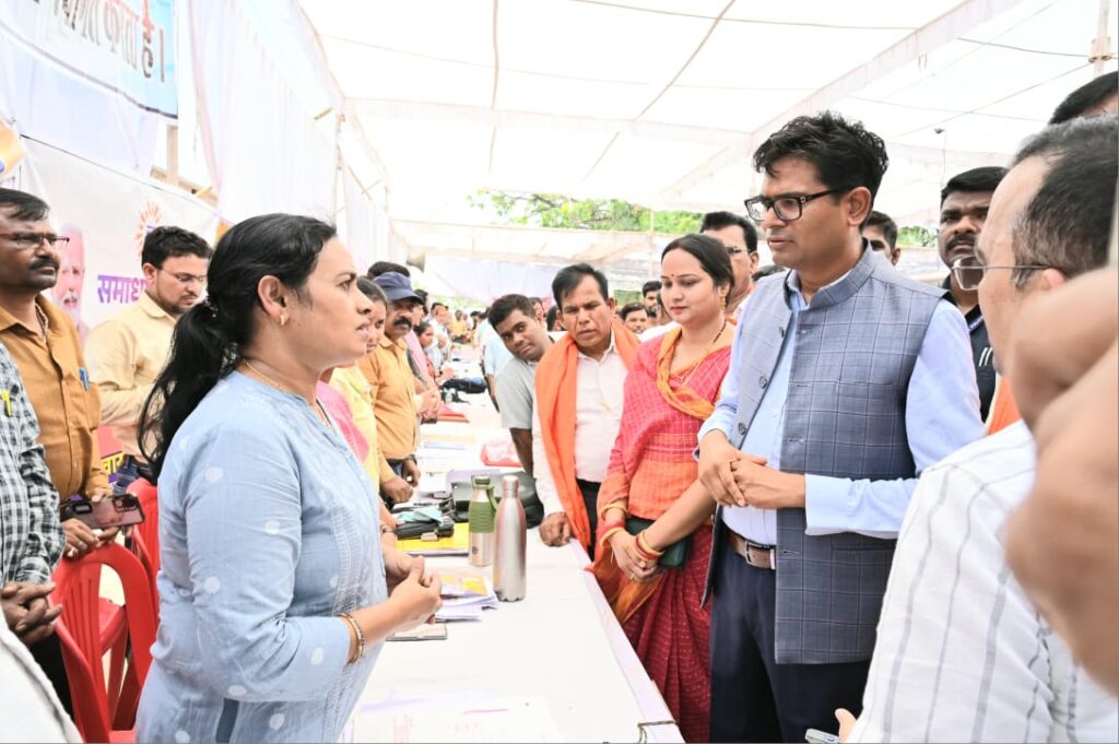 सुशासन तिहार अंतर्गत ग्राम पंचायत ससहा के समाधान शिविर में शामिल हुए वित्त मंत्री एवं जिले के प्रभारी मंत्री श्री ओ.पी.चौधरी